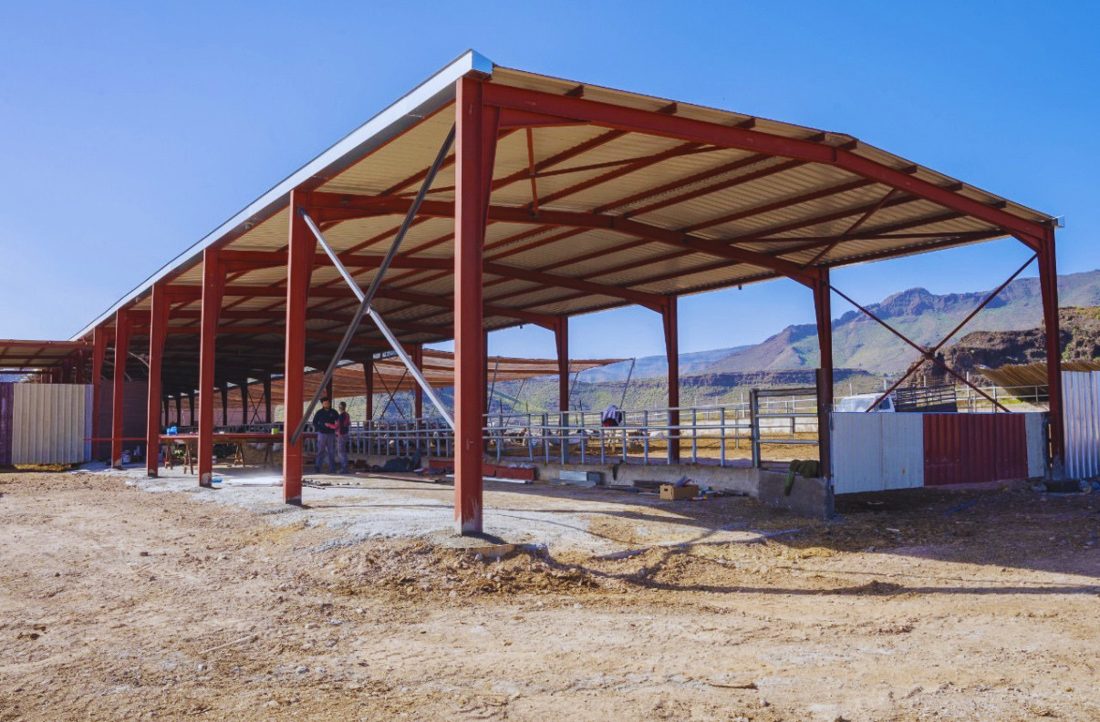 Nave industrial con estructura metálica